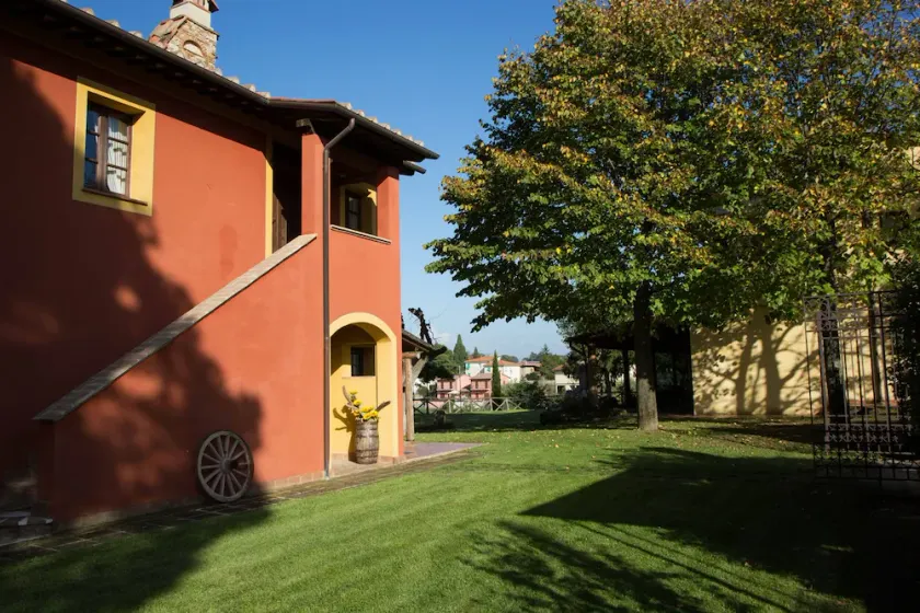 Flat in Lari, A/C, terrace, pool, restaurant, Wi-Fi, close to the village, Al - Image 1