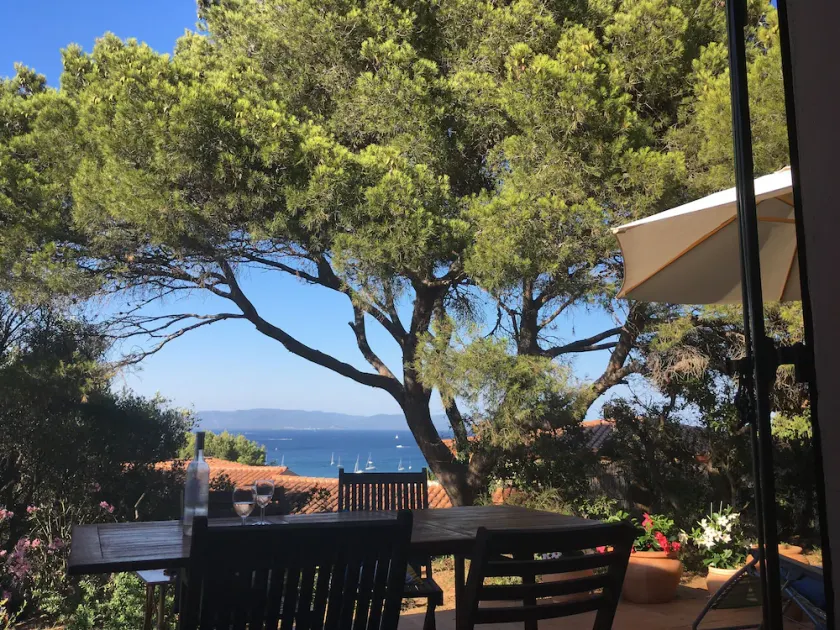 Côte d'Azur villa with stunning sea views for rent on the Giens Peninsula - Image 1