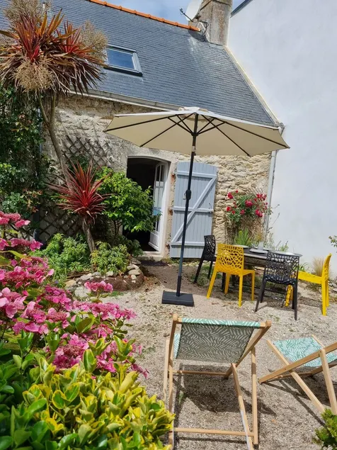 Petite Maison de Pêcheur à 10 m de la Plage, Avec Jardin Clos - Image 1