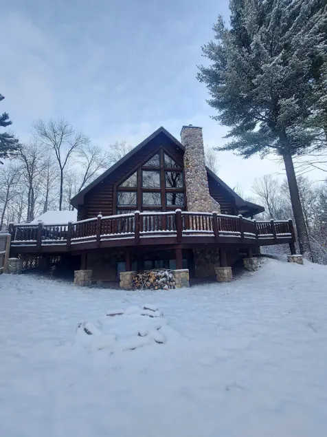 Large cozy log cabin in Wisconsin, Close to miles of ATV/ UTV trails - Image 1