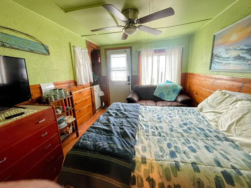 Unit #3-The Lazy Fish- Stand alone motel room type cabin on the beach! - Image 1