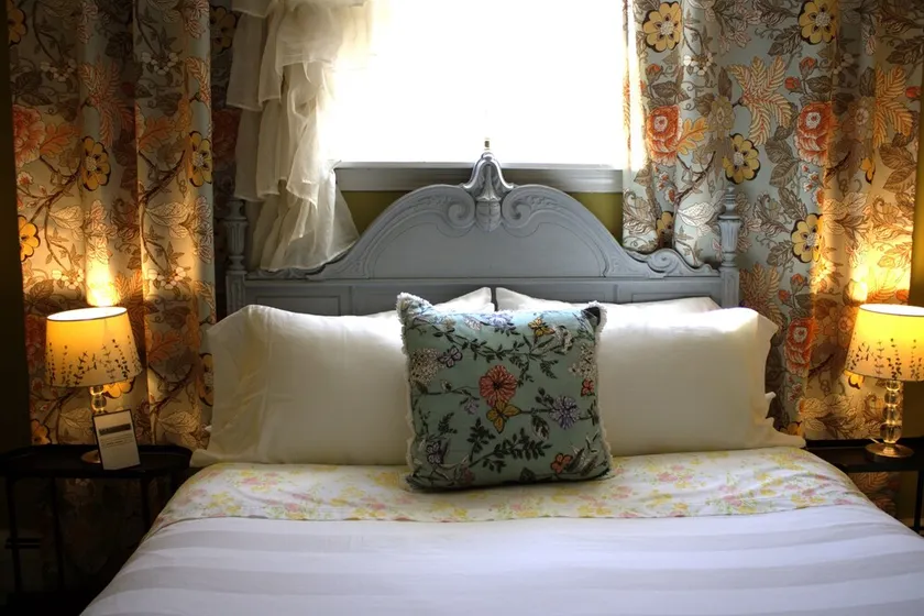 Taylor's Pharmacy Guesthouse - Image 1