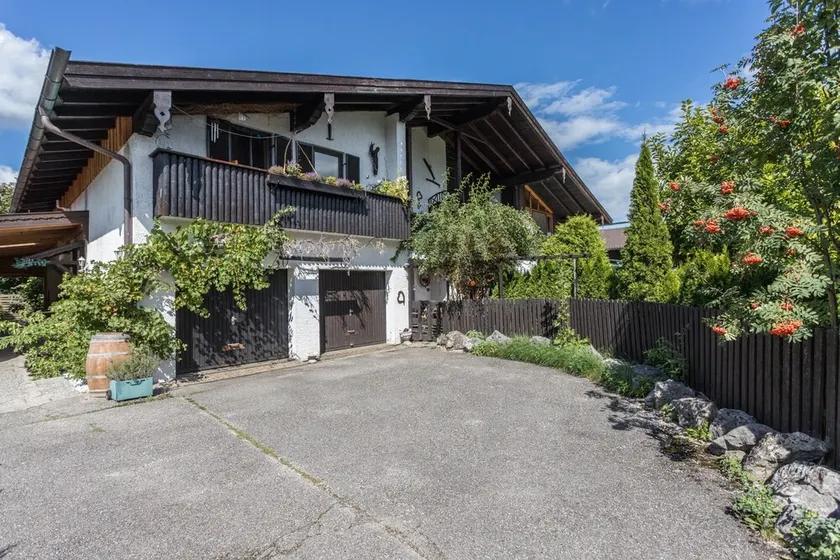 Comfortable and lovely one-room apartment with balcony, mountain view and Wi-Fi - Image 1