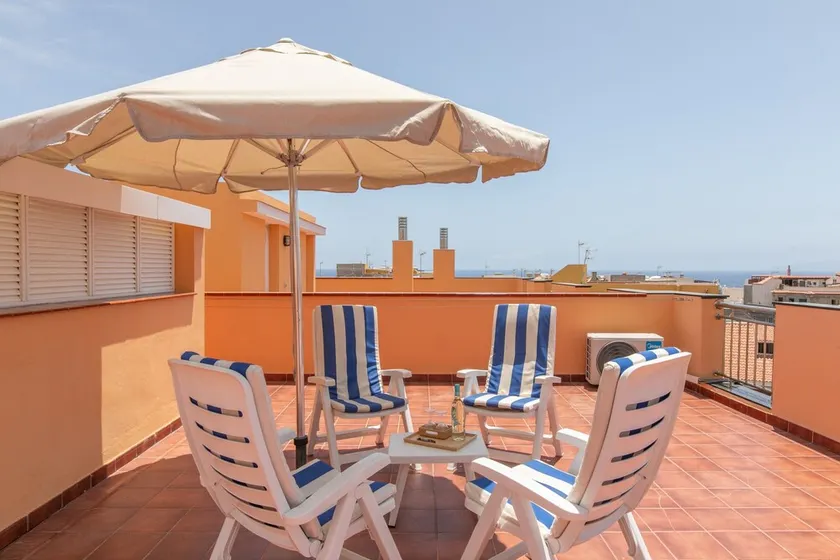 Apartamento 'Isla Bonita San Juan Beach' com terraço partilhado e Wi-Fi - Image 1