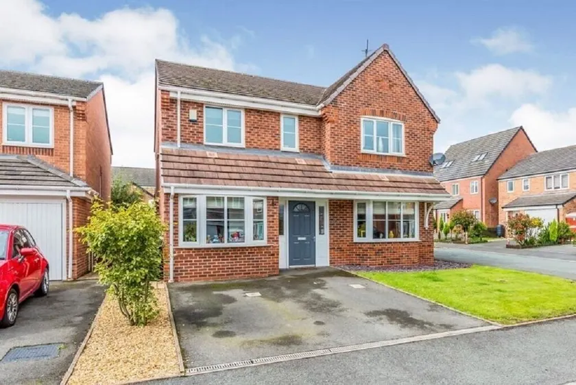 SPACIOUS DETACHED 5 Bedroom4 Bathroom WIFI Parking - Image 1