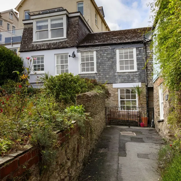 Stone cottage in central Salcombe sleeps 8 - Image 1