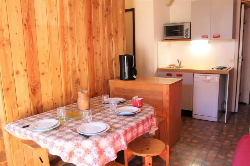 300m from ski slopes, 4th floor, balcony, 23m², Vars - Image 1