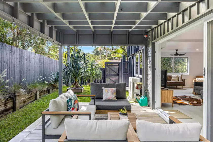 Trendy 2-Bed Home with Outdoor Entertainment - Image 1