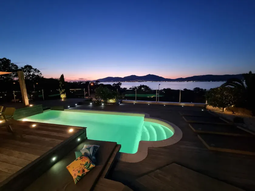 Luxury Villa with Stunning Panoramic Views - Image 1
