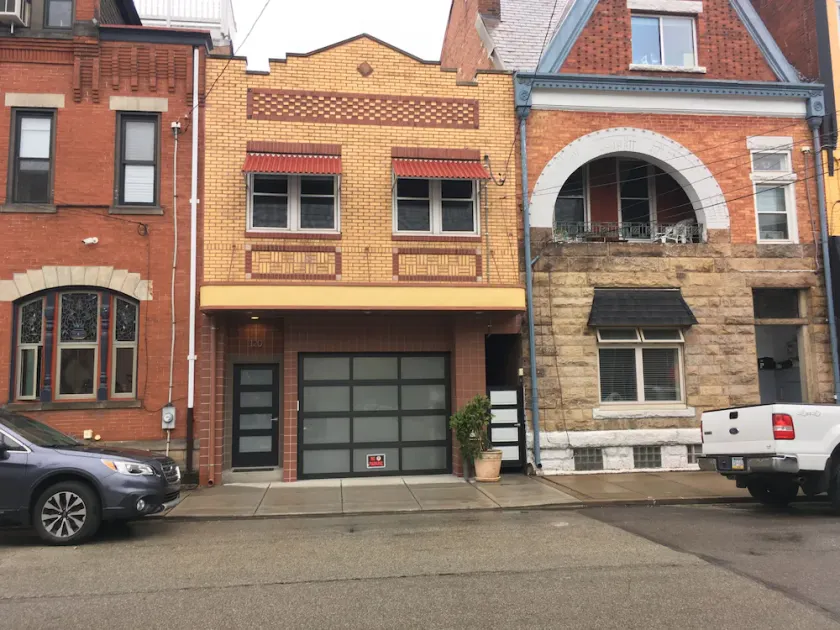 Ny notering! 4 sovrum / 3bath hus med 1 bil garage + 2 parkeringstillstånd. - Image 1