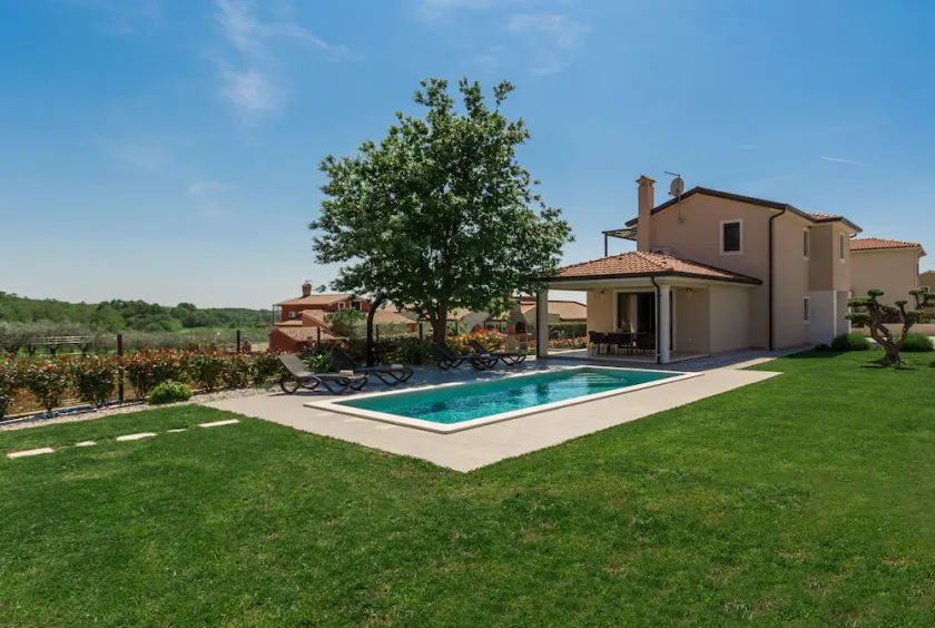 Villa for 4-6 people, pool, loungers, garden, panoramic sea view - Image 1