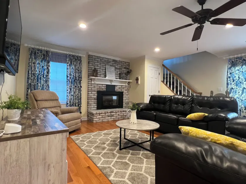 Beautiful, spacious and quiet house in the heart of Moline. - Image 1