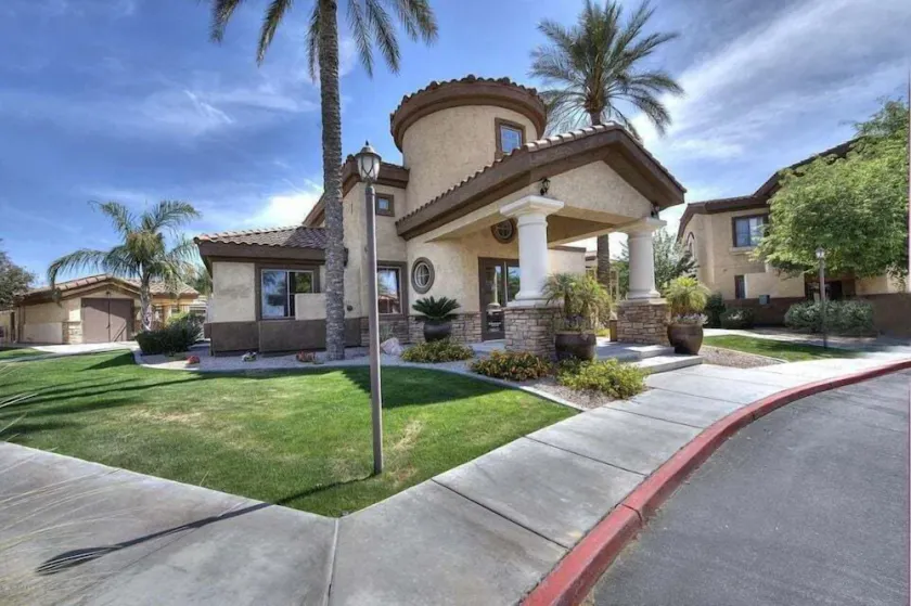 Ground Floor 2 BDR with Garage! Heated Comm Pool! - Image 1