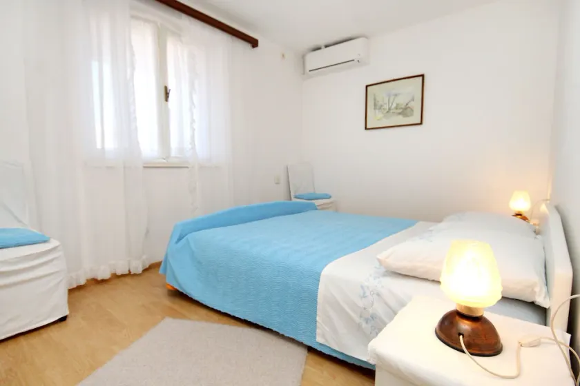Apartamento para dos personas con terraza y vista al mar Vrboska, Hvar (A-541-a) - Image 1