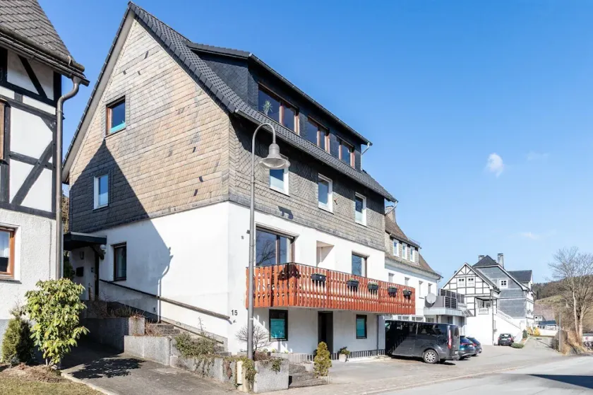 Geräumiges und modernes Ferienhaus mit schönem Blick über das Dorf, nahe Winterberg - Image 1