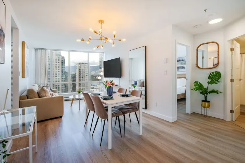 Relaxing Getaway In Water View Home, Close To Seawall - Image 1