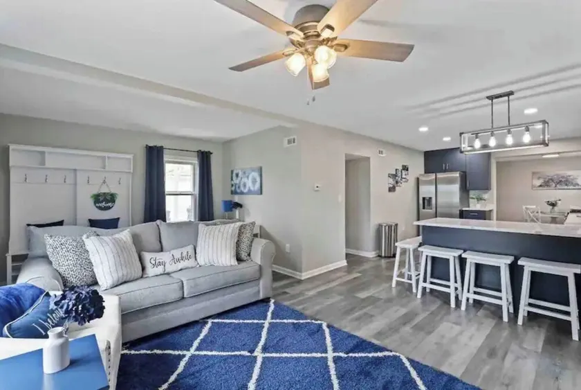 Wonderful in Wood Dale, right by ￼O’Hare airport! - Image 1