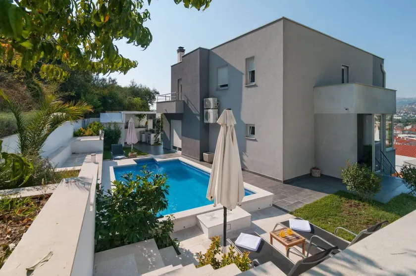 Beautiful villa in Podstrana with a pool. City of Split just 10 minutes away. - Image 1