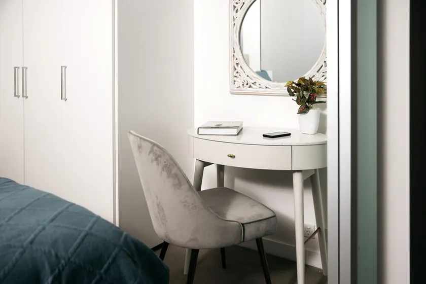 CBD location - 5min walk to tram/bus stops and Southern Cross Station - Image 1
