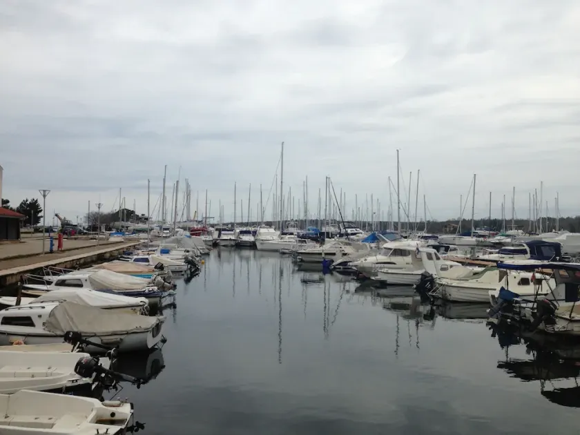 Nice apartment in Červar-Porat, 200 m from the beach - Image 1