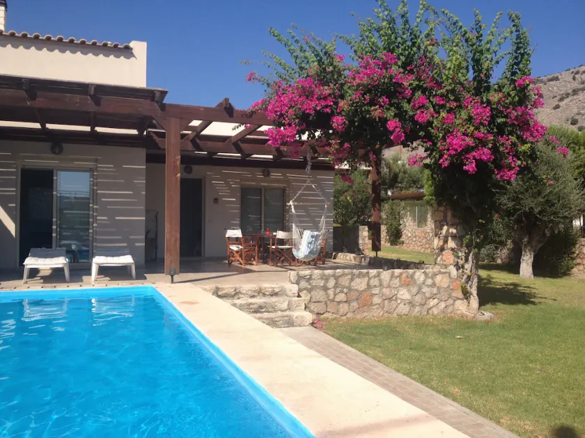 Villa de vacaciones con piscina, jardines y vistas panorámicas desde la terraza de la azotea - Image 1