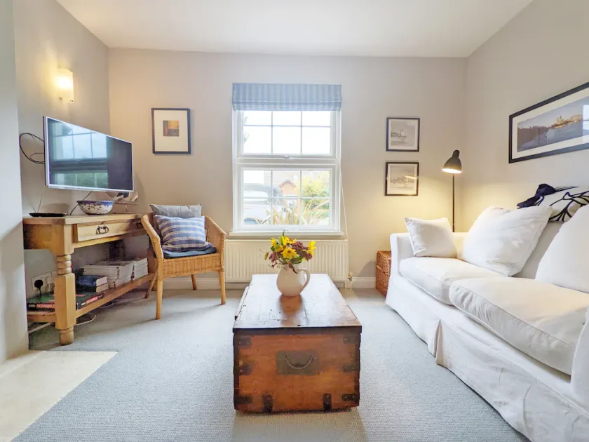Dolphin Cottage -  a cosy cottage that sleeps 4 guests  in 2 bedrooms - Image 1