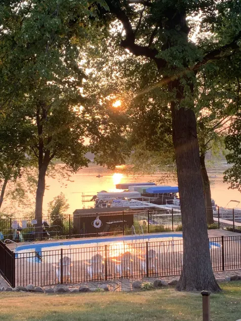 Beautiful sunsets. Maple hills condo owners - Image 1
