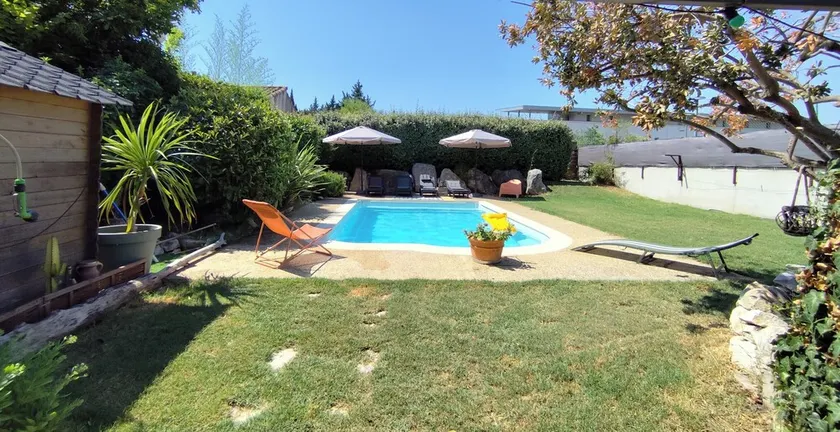 House with pool, summer kitchen, shaded terrace, large garden  - Image 1