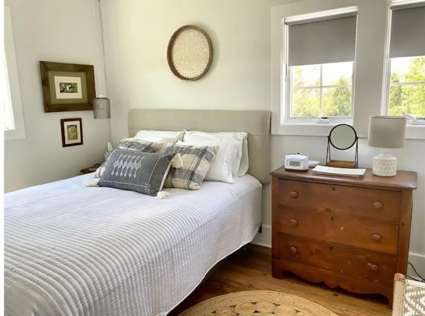 Cozy Barn Loft: Country Views & Central to Beaches - Image 1