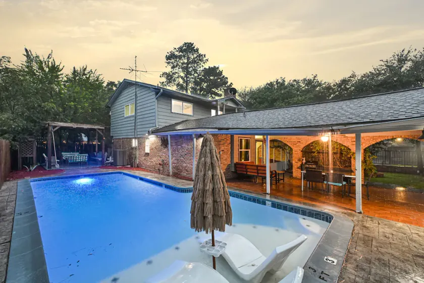 Private Pool ! King Bed ! Cozy Patio & BBQ 7b/4ba - Image 1