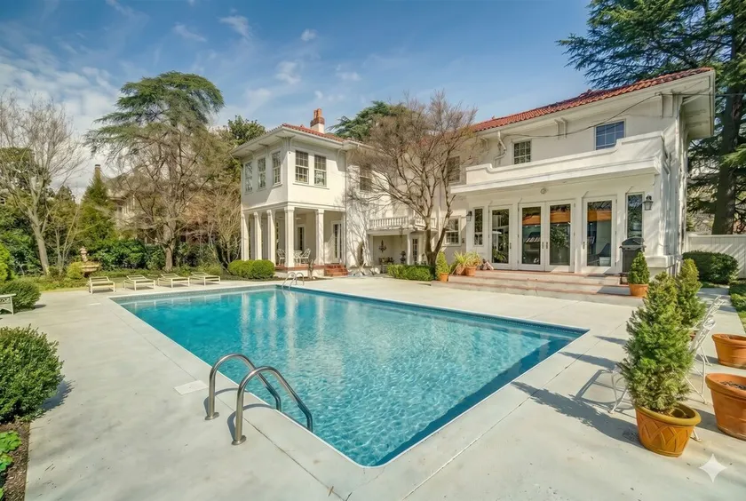 Historic Marshall house w/3 King sized beds, 11 total beds & saltwater Pool - Image 1