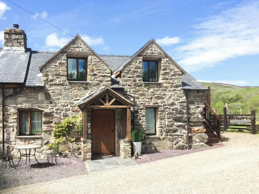 1 bedroom accommodation in Blaenau Ffestiniog - Image 1