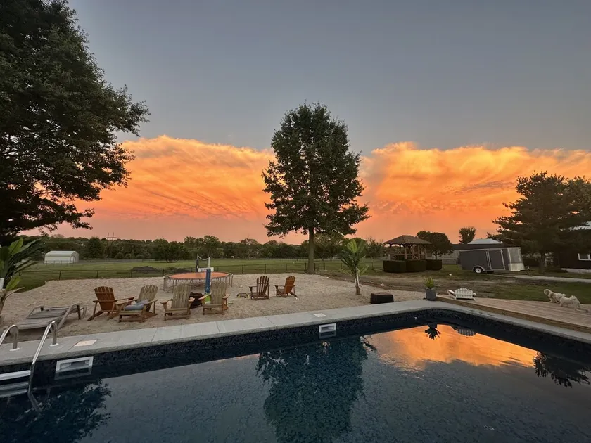 Estate Home Hot Tub Beach view Wi-Fi 8 acres 5000 sqft 4 bd 3.5 bath - Image 1