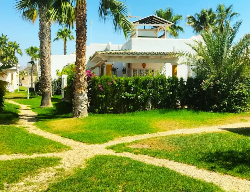 House with terrace of flowers and solarium, near beaches, A/C, wifi, Sat TV, BBQ - Image 1