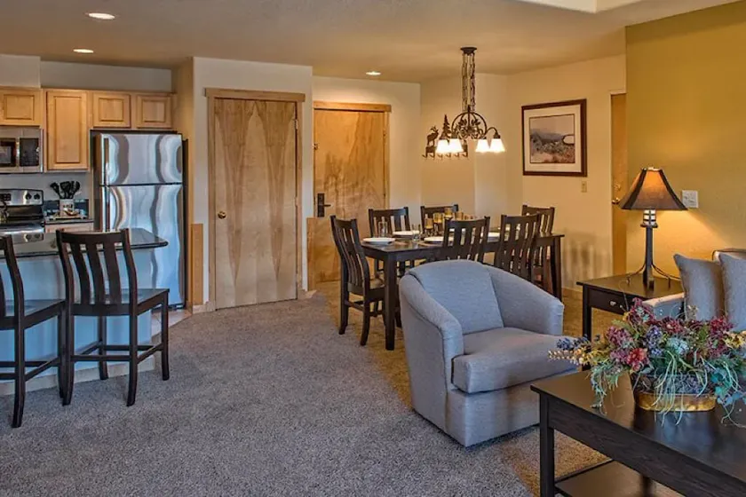 Holiday Get-Away! 2BDRM/2BTH Sleeps 8 Condo Ski-In/Ski-out - Image 1
