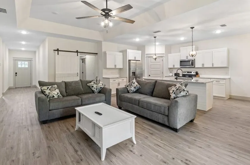 Brand new 4 bedroom home-Short walk to beach - Image 1