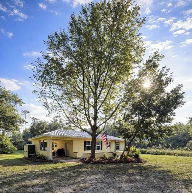 Escape to our Cozy Home with Crystal-Clear Springs and Trails - Image 1