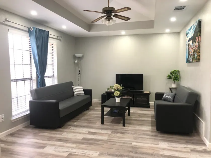Central Frisco - renovated nice & cozy unit 3 bed & 2 bath - free wifi & parking - Image 1