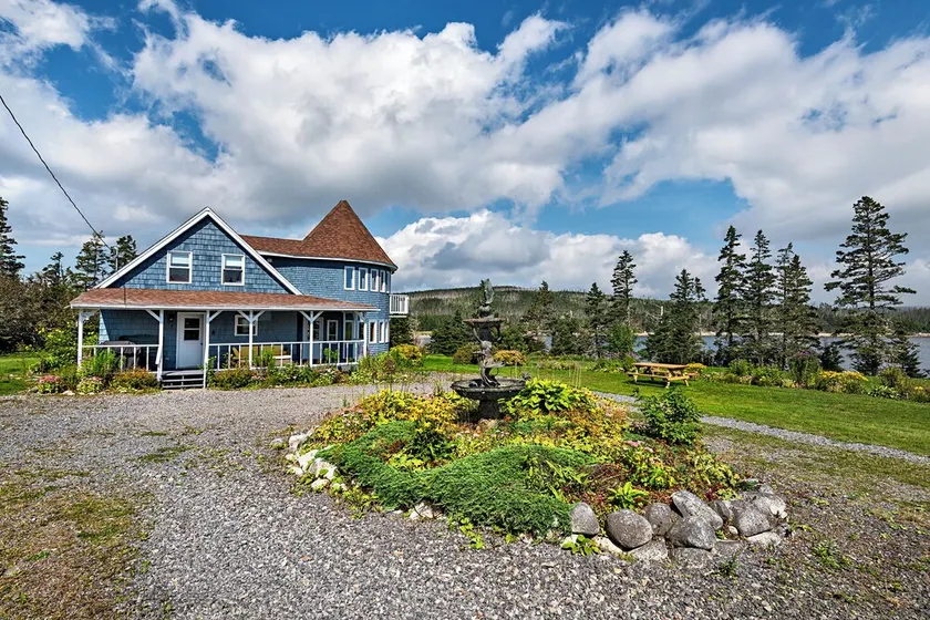 Cozy Seaside 3 Bedroom Cottage in Cole Harbour Village in Guysborough County - Image 1