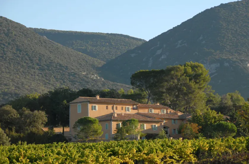 Beautiful manor with swimming pool in front of the Provençal Colorado - Image 1