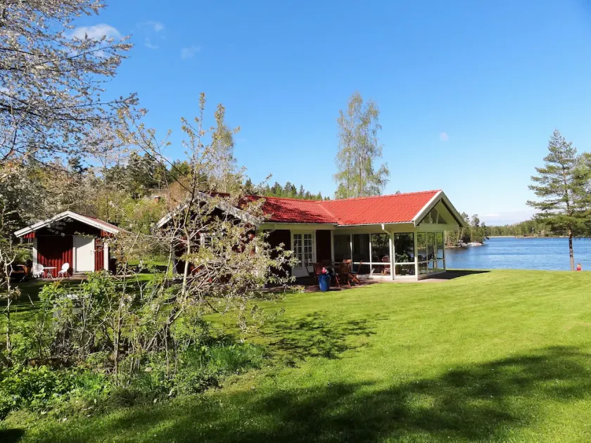 Feriehus i en solrig beliggenhed ved Somme, privat badebro og båd, godt fiskeri mulighed - Image 1