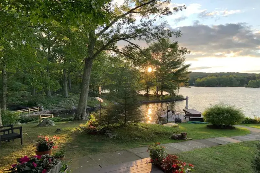 Gorgeous lakefront home one hour away from NYC - Image 1