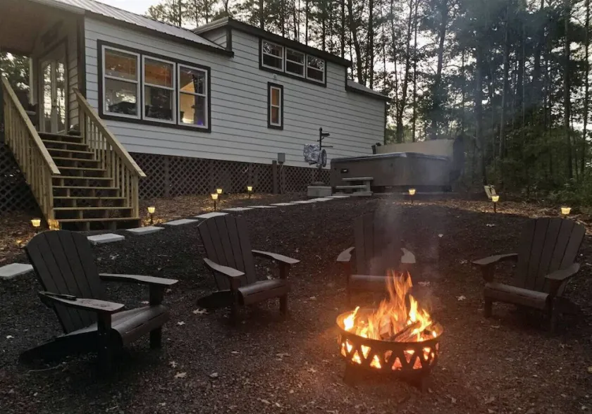 Sweet Creek Retreat-Luxury Tiny Cabin-View-WIFi-Hot tub-Firepit Area-Smart TVs - Image 1