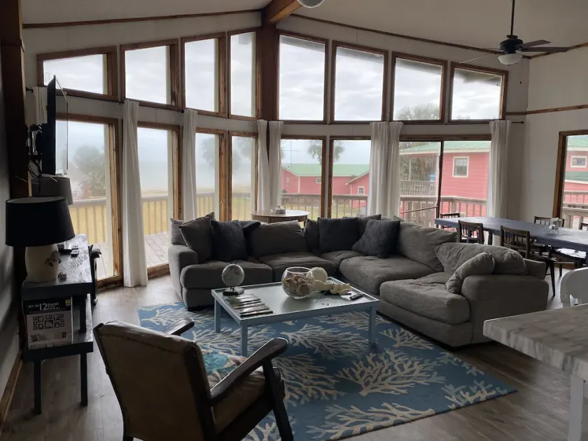 Large Beachfront Home right on the beach - Image 1