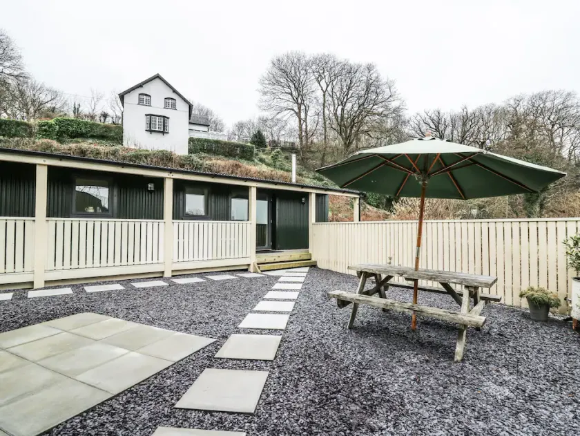 Y FELIN - CELYN, pet friendly, character holiday cottage in Borth - Image 1