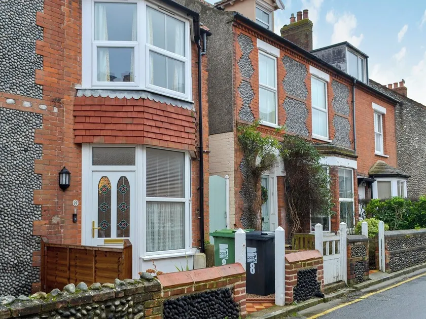 4 bedroom accommodation in Sheringham - Image 1