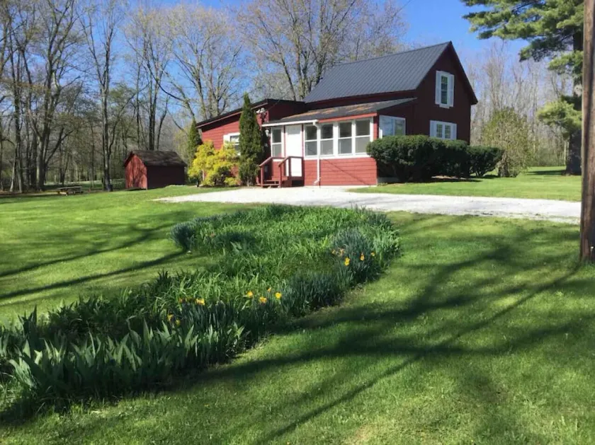 Fun House with private Lake Champlain access! - Image 1