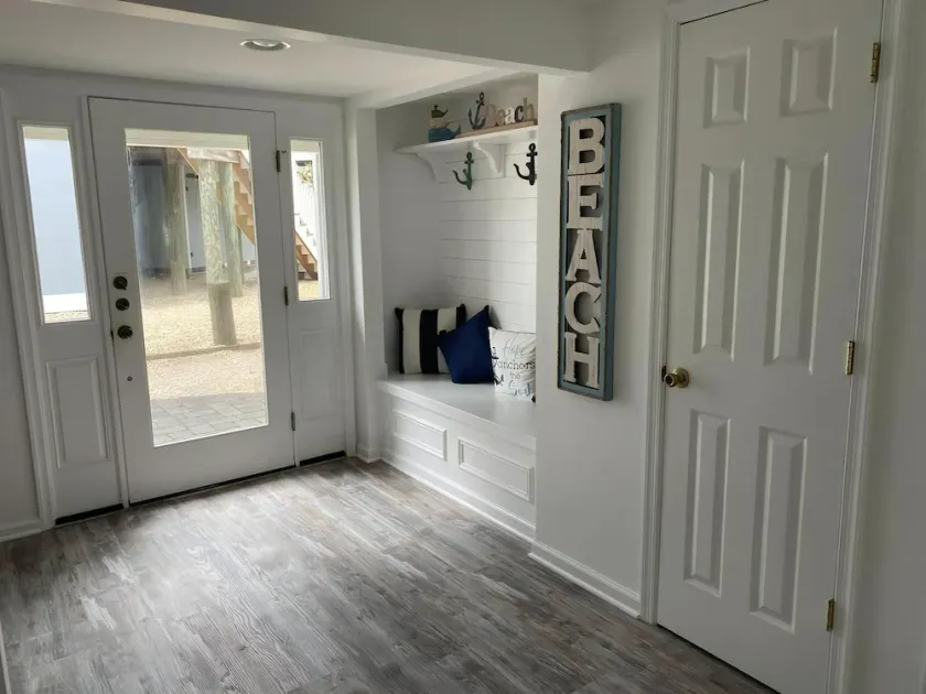 5 bedroom house steps to private Beaches - Image 1