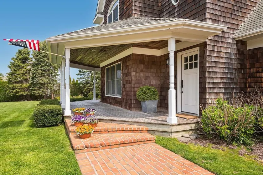 Stunning Farmhouse W/ Solar Heated Pool in North Fork, Farmstands, winery& beach - Image 1