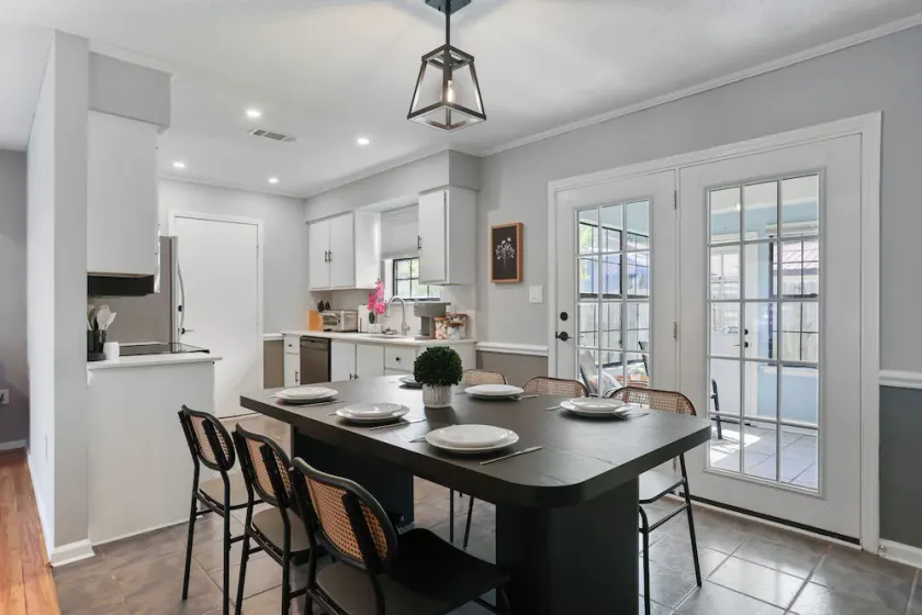 Adorable Bungalow Near Tybee Beach - Image 1
